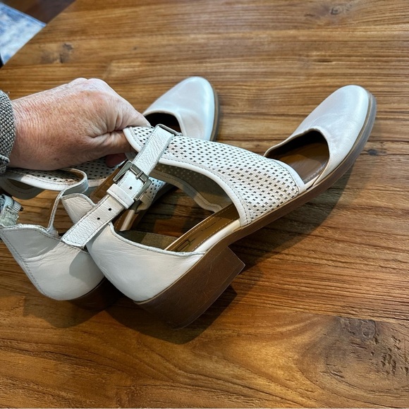 House of Harlow 1960 Esperanza Flats Women’s White Leather Ankle Strap Shooties - Picture 16 of 16